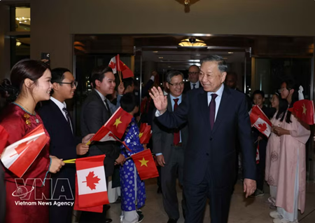 Top leader begins state visit to Canada